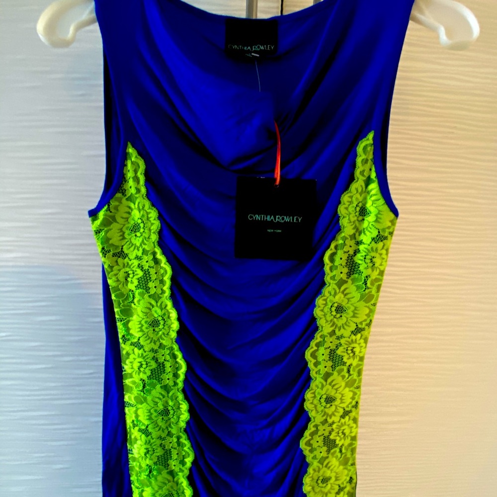 Women’s sleeveless top brand new